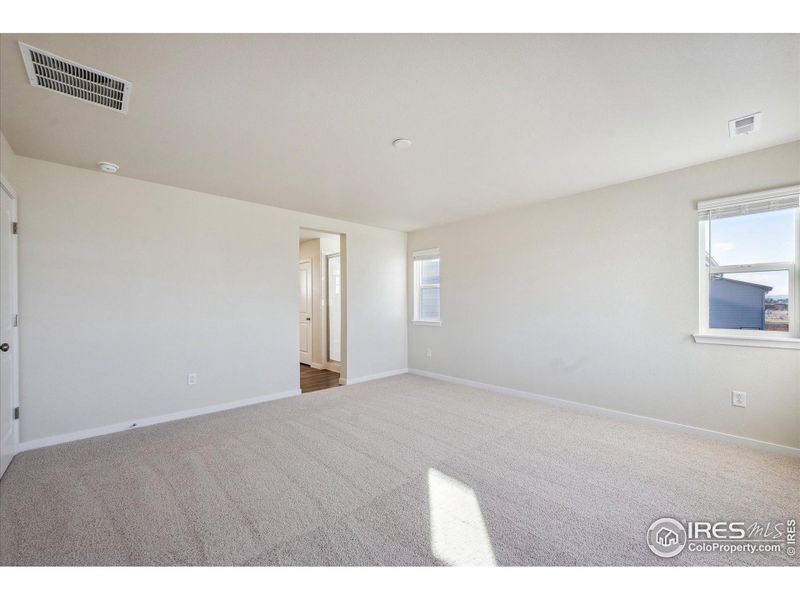 Spacious, unfurnished interior of a new home in Timnath Lakes, Timnath (Image 13).