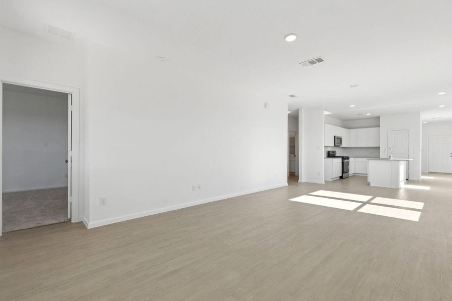 Spacious, unfurnished interior of a new home in Montgomery Bend, Montgomery (Image 21).