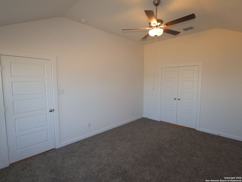 Spacious, unfurnished interior of a new home in Winding Brook, San Antonio (Image 14).