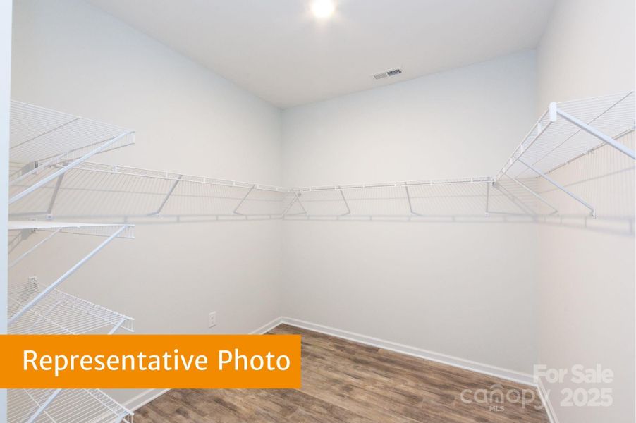 Spacious, unfurnished interior of a new home in Pine Bluff, Midland (Image 5).