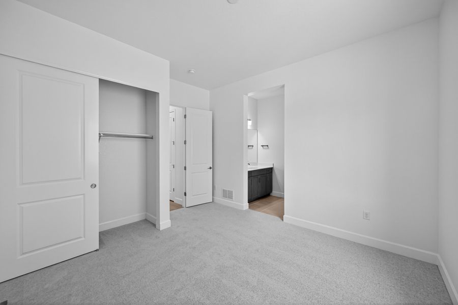 Spacious, unfurnished interior of a new home in Macanta, Castle Rock (Image 18). Spacious, unfurnished interior of a new home in Macanta, Castle Rock (Image 18).
