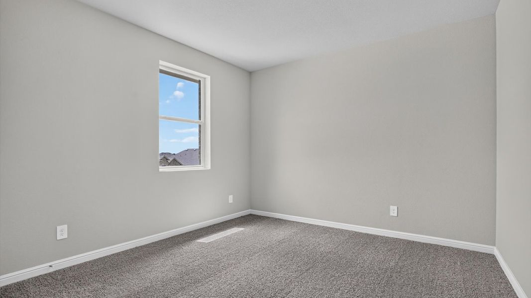 Spacious, unfurnished interior of a new home in Saratoga, Granbury (Image 24).
