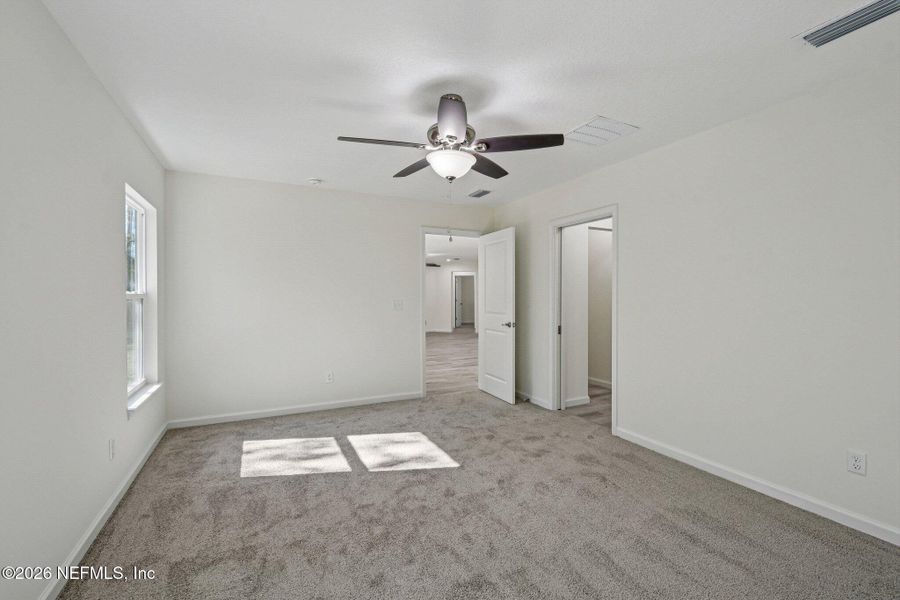 Spacious, unfurnished interior of a new home in , Middleburg (Image 42).
