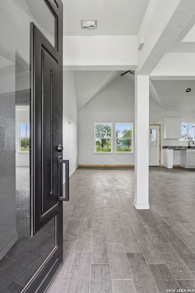 Spacious, unfurnished interior of a new home in , Natalia (Image 34).