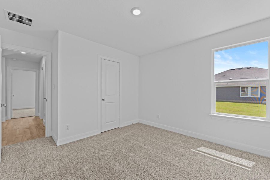 Spacious, unfurnished interior of a new home in Railhead, Cedar Creek (Image 25).