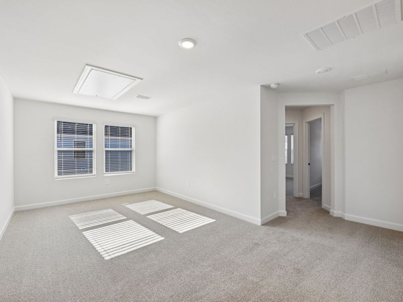Spacious, unfurnished interior of a new home in Nolen Farm, Gastonia (Image 13).