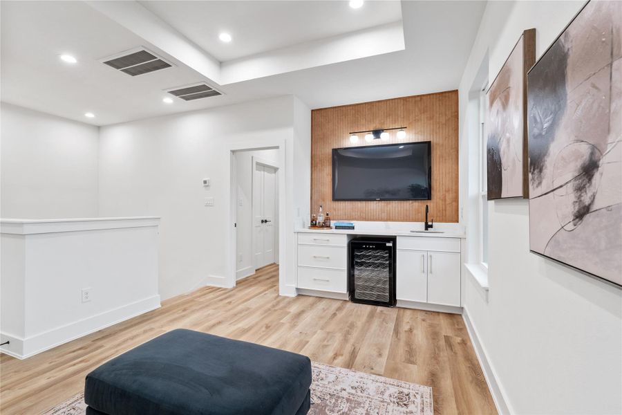 A sleek and modern wet bar, thoughtfully designed for both style and functionality. A sleek and modern wet bar, thoughtfully designed for both style and functionality.
