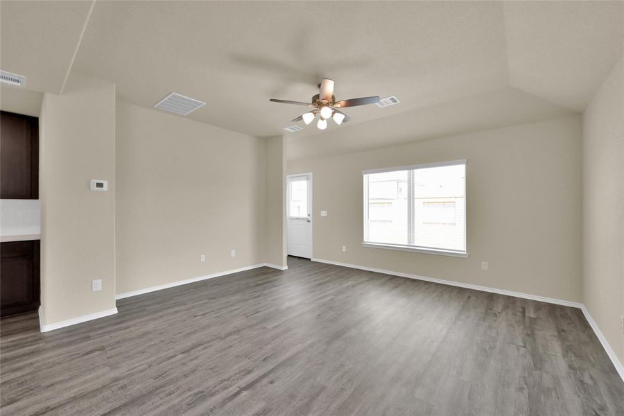Spacious, unfurnished interior of a new home in Lakes at Black Oak, Magnolia (Image 17).
