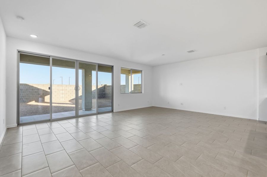 Spacious, unfurnished interior of a new home in Tierra Vistoso, Surprise (Image 7).