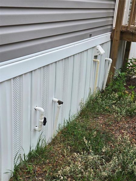 Exterior details and patio area of a home in , Spring Hill (Image 16).