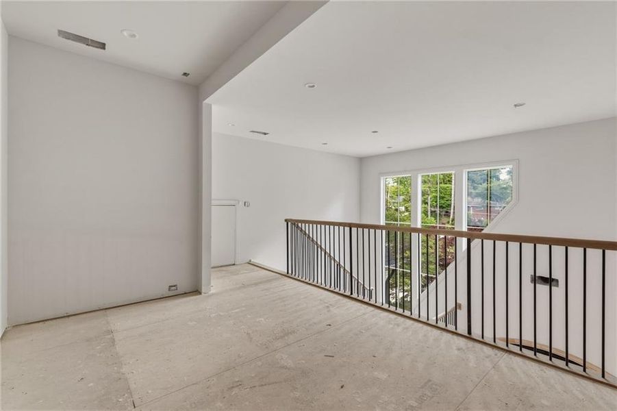 Spacious, unfurnished interior of a new home in , Atlanta (Image 5).