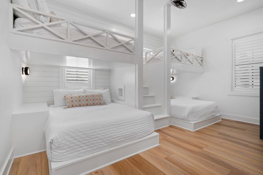 Bedroom 3 in main house-Bunk room with 2 queenand 2 full beds and ensuite. Bedroom 3 in main house-Bunk room with 2 queenand 2 full beds and ensuite.