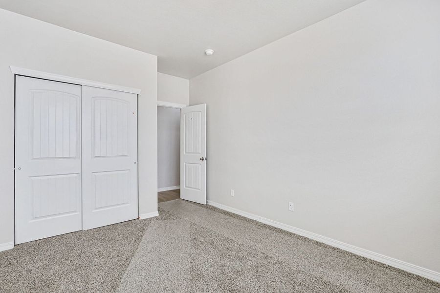 Spacious, unfurnished interior of a new home in Paseos Del Este, Horizon City (Image 8).