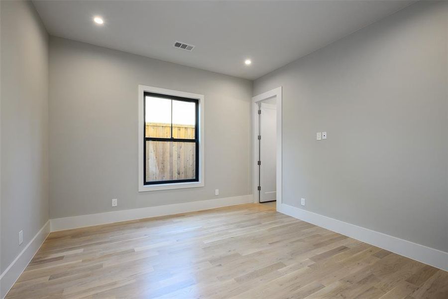 Spacious, unfurnished interior of a new home in , Dallas (Image 40).