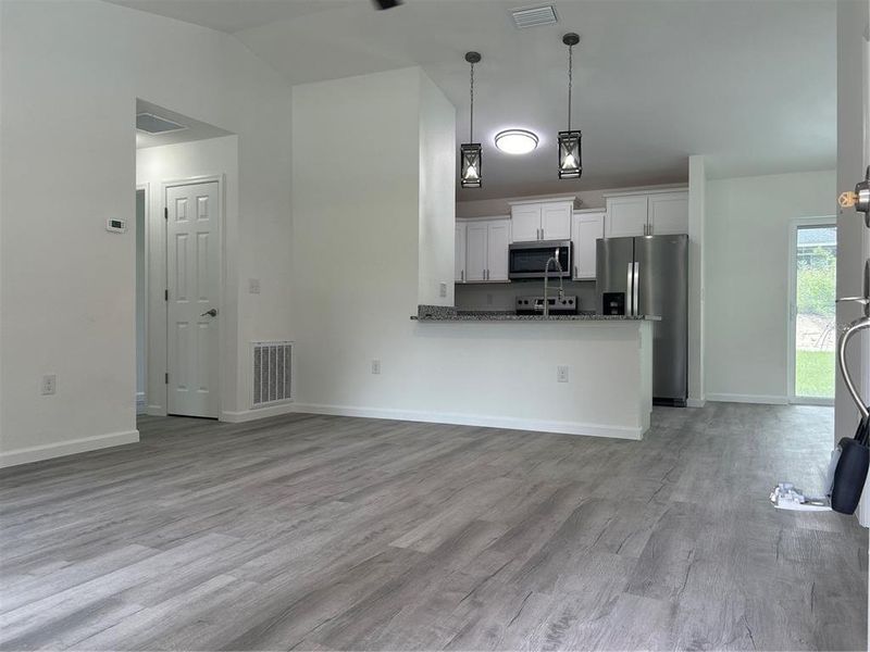 Spacious, unfurnished interior of a new home in , Summerfield (Image 11).