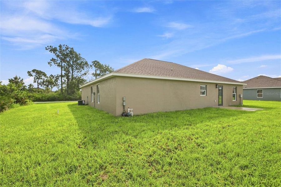 Exterior details and patio area of a home in , Sebring (Image 20).