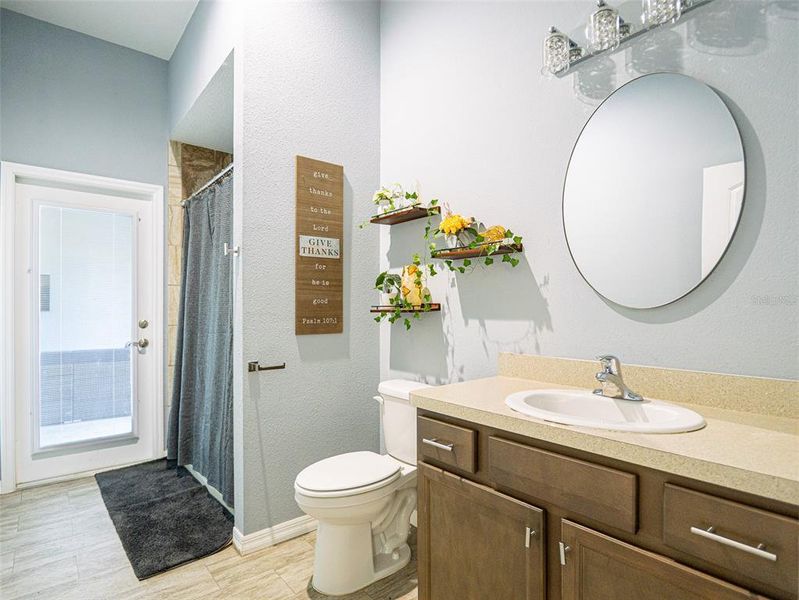 Furnished interior view inside a new home in , Dunnellon (Image 12).