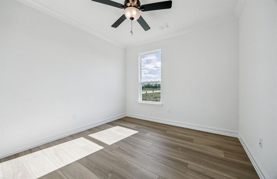 Spacious study Spacious study