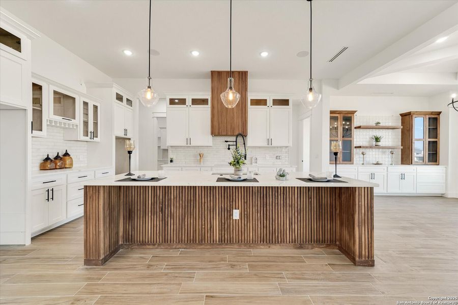 Furnished interior view inside a new home in , La Vernia (Image 12).