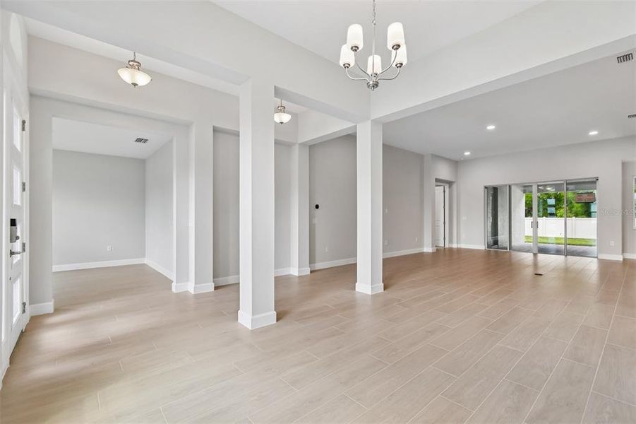 Spacious, unfurnished interior of a new home in Willow Run, Apopka (Image 38).