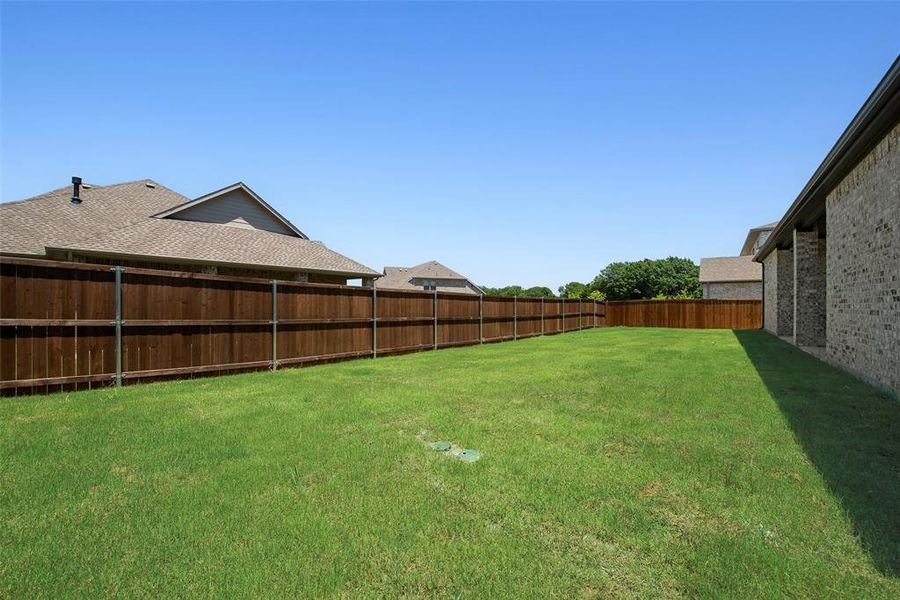 Front exterior of a new home in Lincoln Pointe, Van Alstyne, TX, highlighting curb appeal (Image 21). Front exterior of a new home in Lincoln Pointe, Van Alstyne, TX, highlighting curb appeal (Image 21).