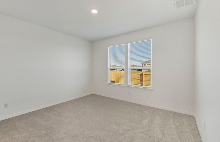 Spacious, unfurnished interior of a new home in Crosswinds, Kyle (Image 16).