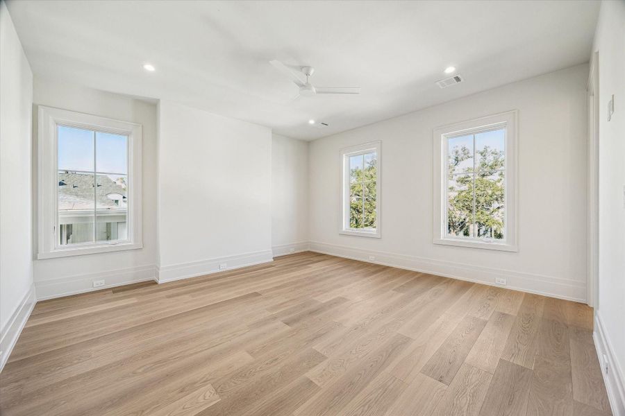 Spacious, unfurnished interior of a new home in , Houston (Image 44).