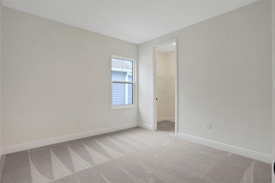 Spacious, unfurnished interior of a new home in Bungalow Walk at Lakewood Ranch, Sarasota (Image 15).