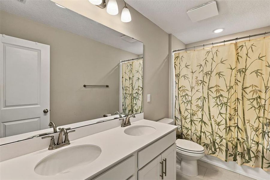 Furnished interior view inside a new home in Seasons at Eden Hills, Lake Alfred (Image 31). Furnished interior view inside a new home in Seasons at Eden Hills, Lake Alfred (Image 31).