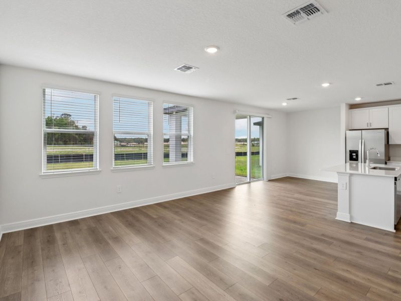 Spacious, unfurnished interior of a new home in Villamar - Classic Series, Winter Haven (Image 8).