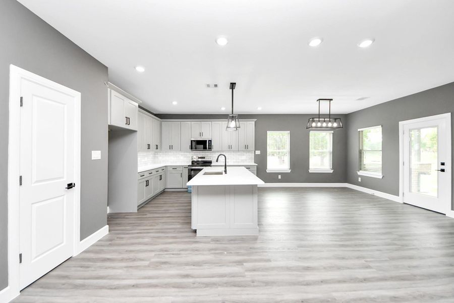 Spacious, unfurnished interior of a new home in , Waller (Image 29).