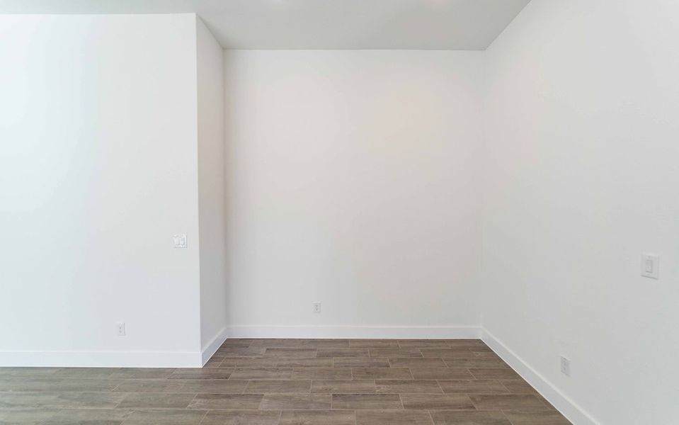 Spacious, unfurnished interior of a new home in Sanctuary, Salado (Image 11).