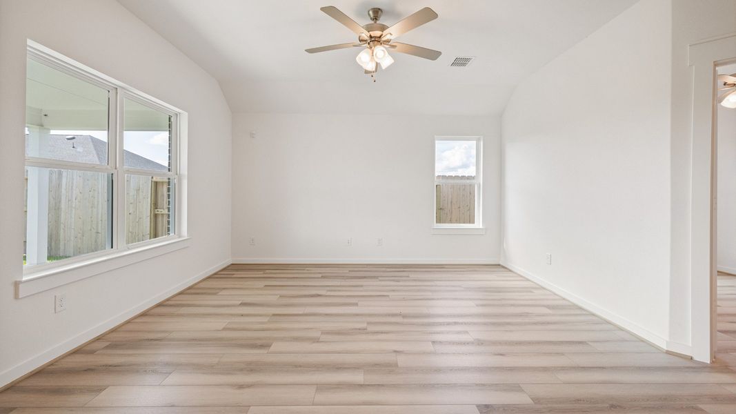 Furnished interior view inside a new home in River Ranch, Dayton (Image 16).