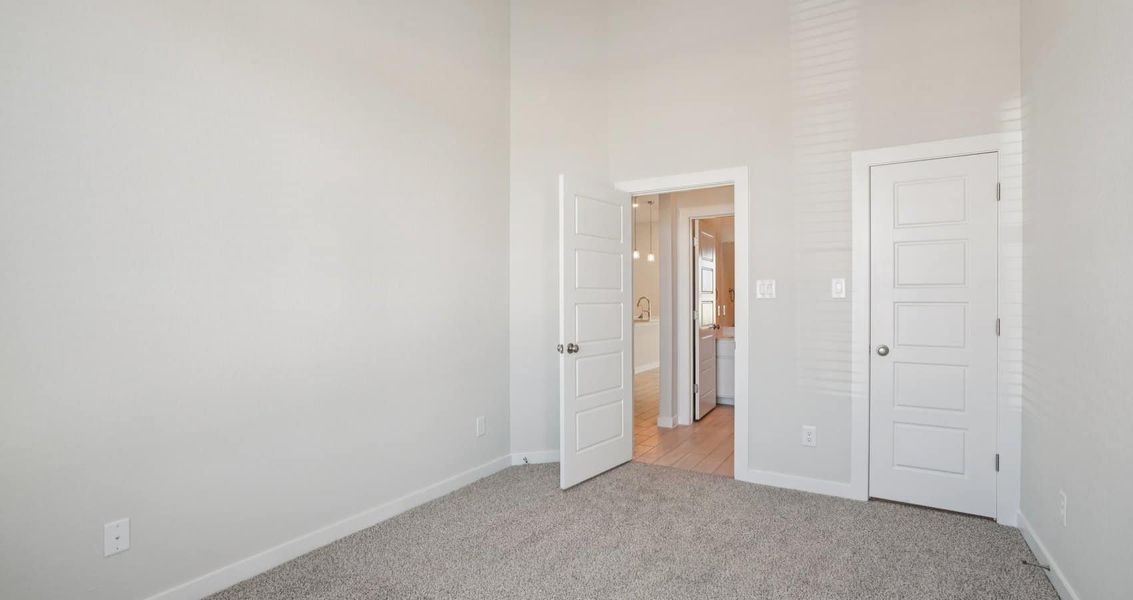 Spacious, unfurnished interior of a new home in Meyer Ranch, New Braunfels (Image 18).