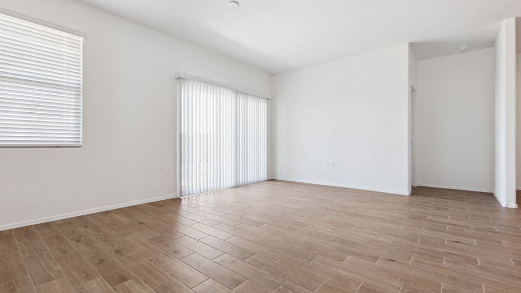 Spacious, unfurnished interior of a new home in Rio Rancho Estates, Wittmann (Image 15).