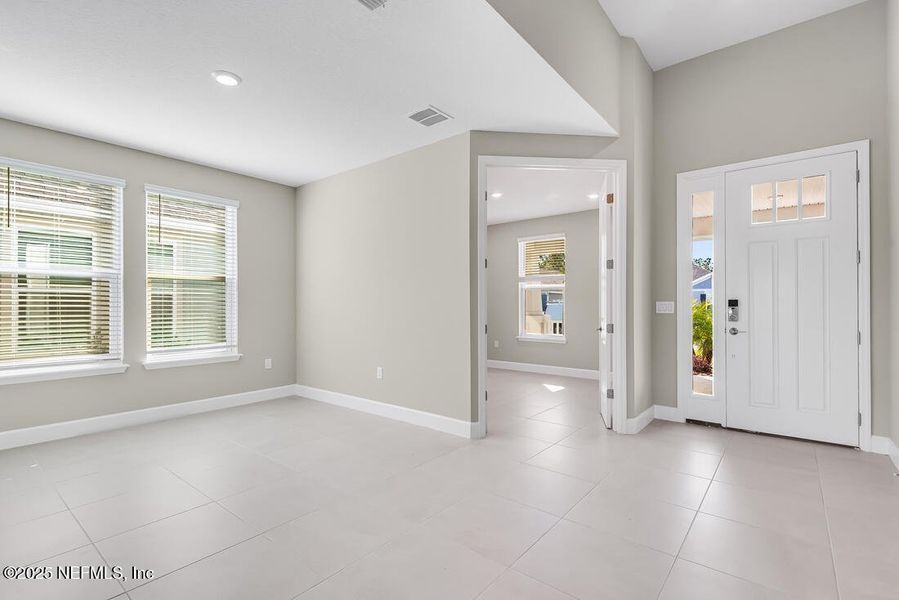 Spacious, unfurnished interior of a new home in Colbert Landings, Palm Coast (Image 41).