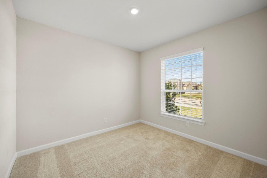 Spacious, unfurnished interior of a new home in Sunterra, Katy (Image 9).