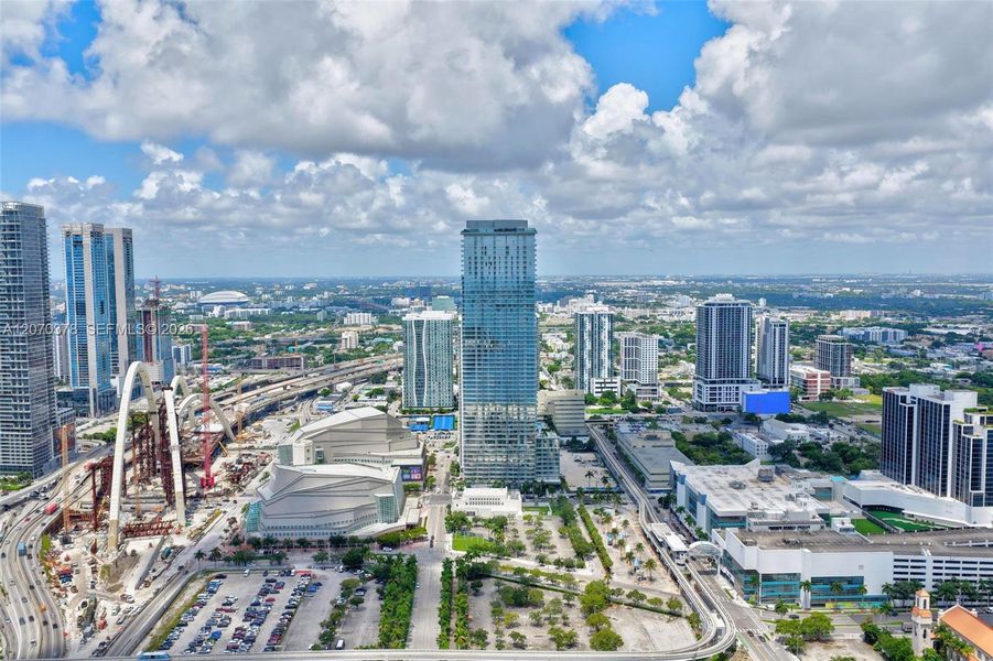 Condo located in Miami, FL showcasing its design and architecture (Image 31). Condo located in Miami, FL showcasing its design and architecture (Image 31).