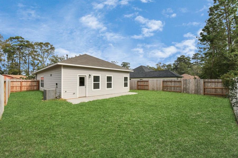 Another view of the fully fenced yard.