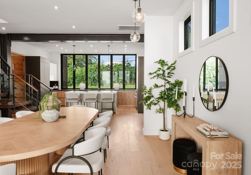 Dining Area Dining Area