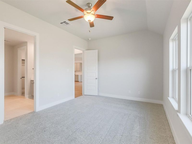 Spacious, unfurnished interior of a new home in Sunterra, Katy (Image 31).