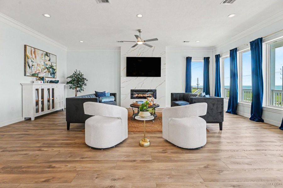 Furnished interior view inside a new home in , Galveston (Image 39).