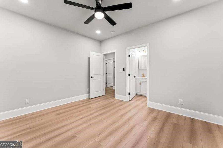 Spacious, unfurnished interior of a new home in , Atlanta (Image 28).