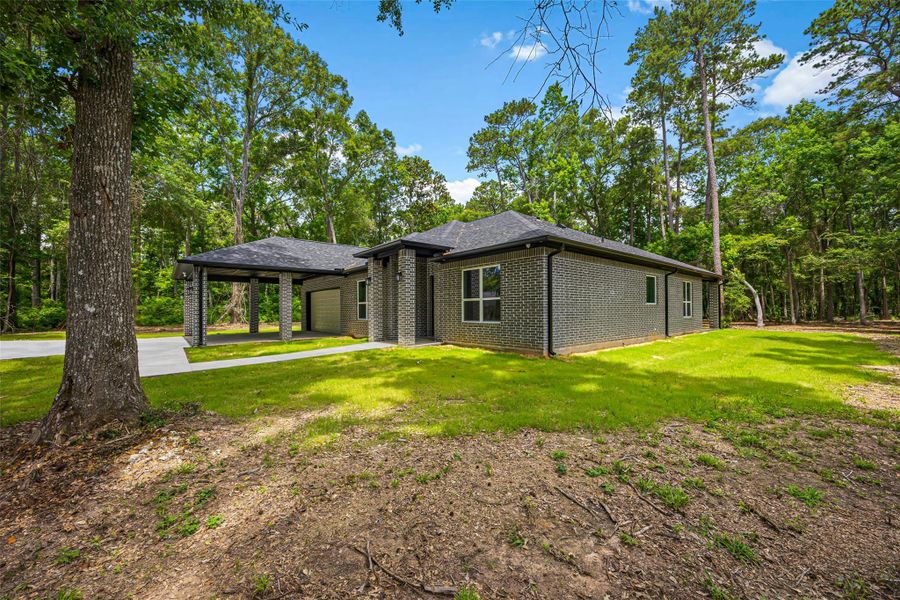 Exterior details and patio area of a home in , Splendora (Image 33).