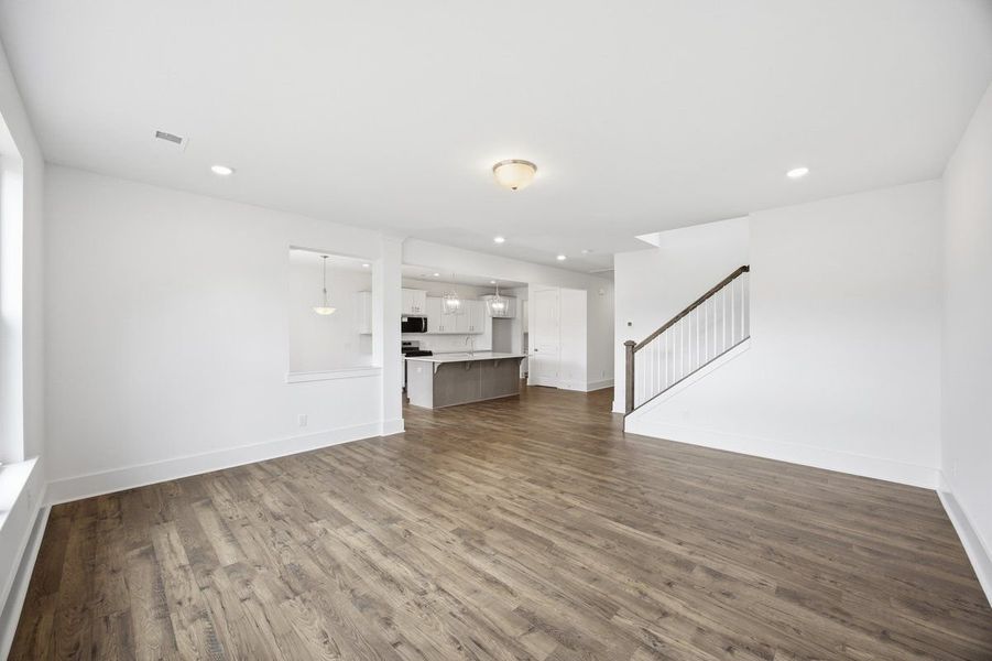 Spacious, unfurnished interior of a new home in Homecoming, Ravenel (Image 10).