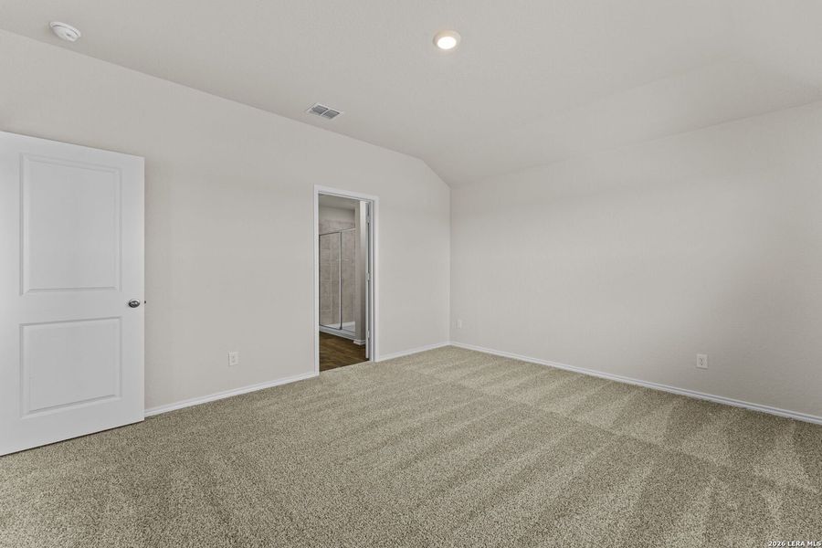 Spacious, unfurnished interior of a new home in Stonehill, San Antonio (Image 22).