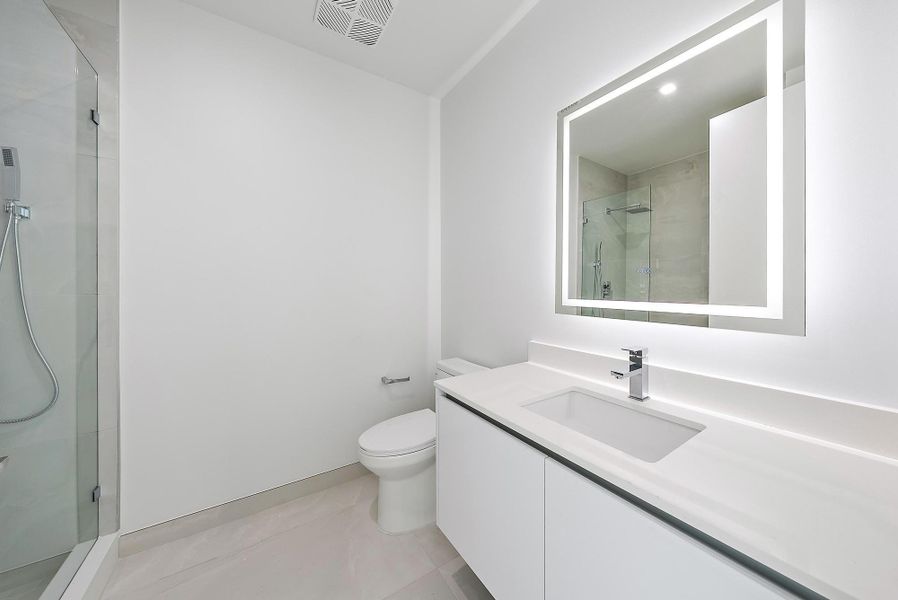 Modern Bathroom and Finishes Modern Bathroom and Finishes