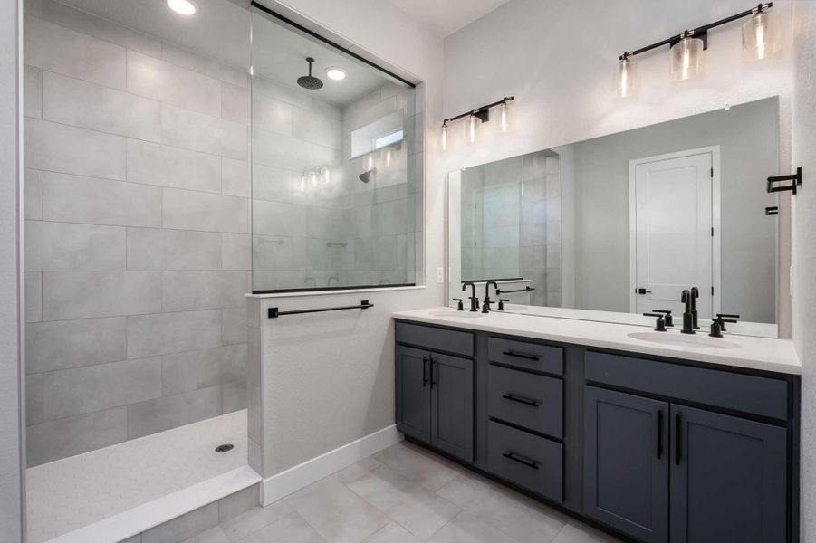 The Glilsen - Owner's Bath