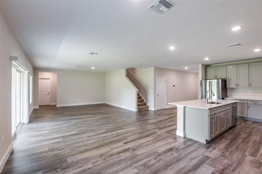 Spacious, unfurnished interior of a new home in Pasadena Landing, Wesley Chapel (Image 14).