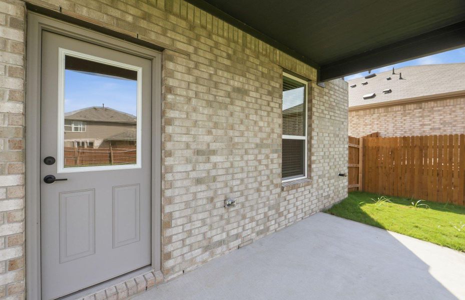 Exterior details and patio area of a home in Lagos, Manor (Image 16).